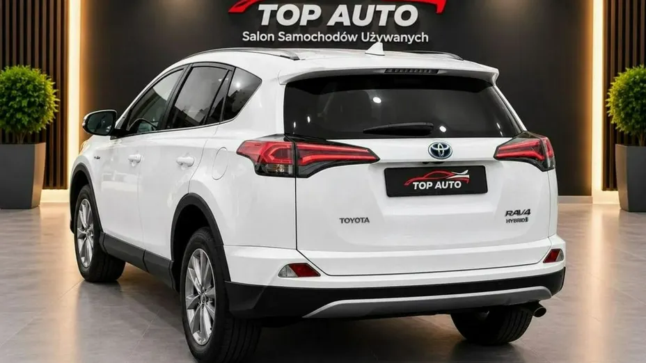 TOYOTA RAV4 -