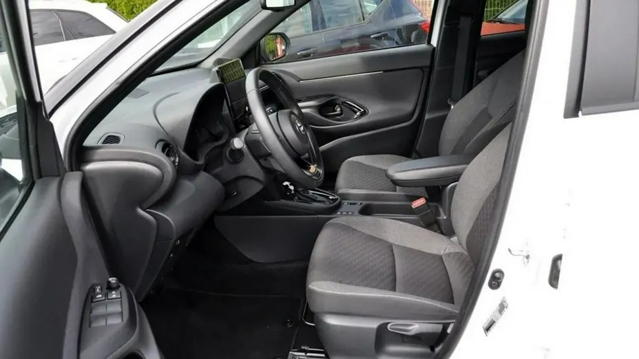 TOYOTA Yaris -