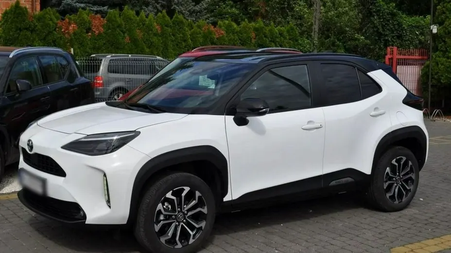 TOYOTA Yaris -