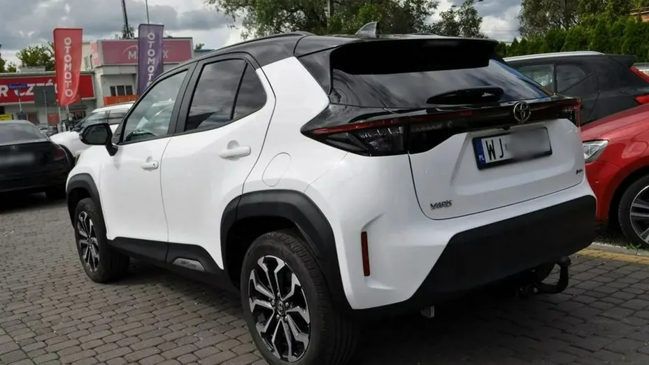 TOYOTA Yaris -