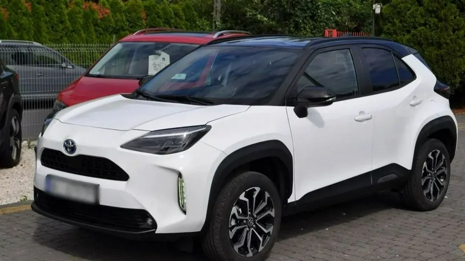 TOYOTA Yaris -