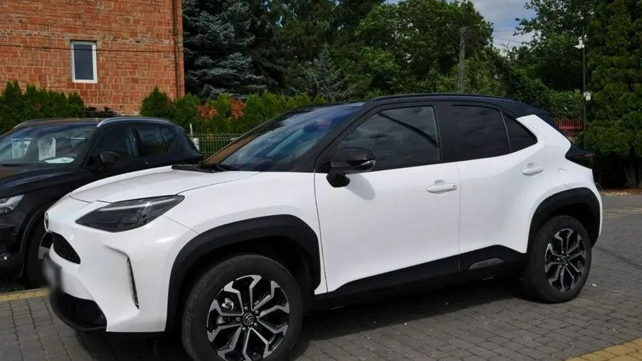 TOYOTA Yaris -