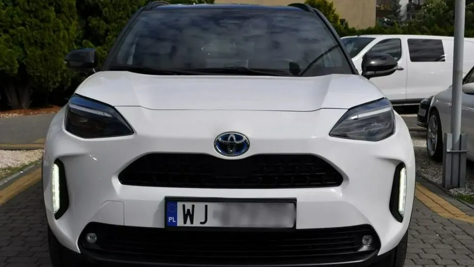 TOYOTA Yaris -
