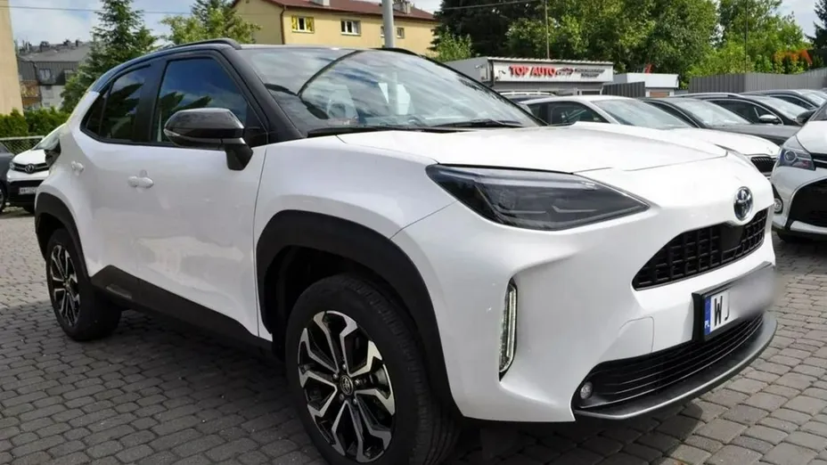 TOYOTA Yaris -