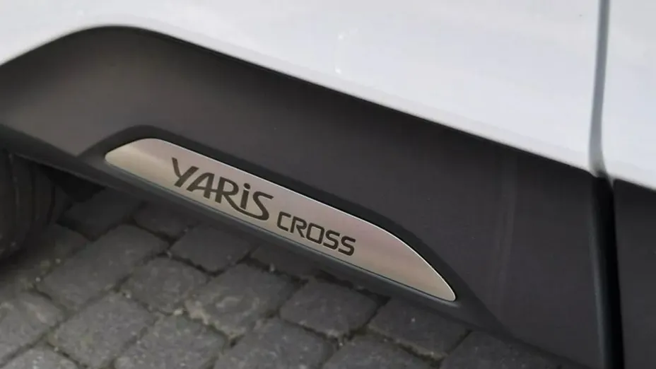 TOYOTA Yaris -