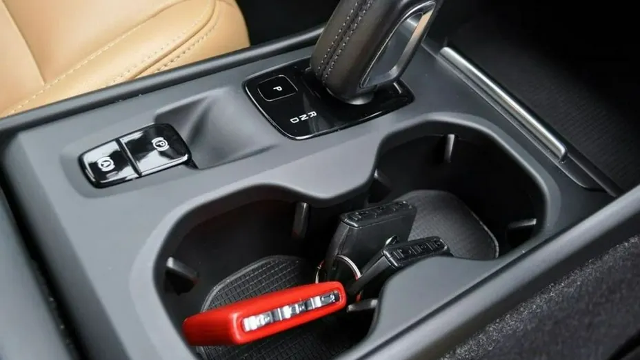 VOLVO XC40 -