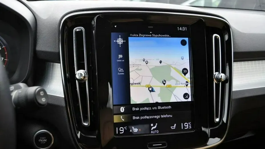 VOLVO XC40 -