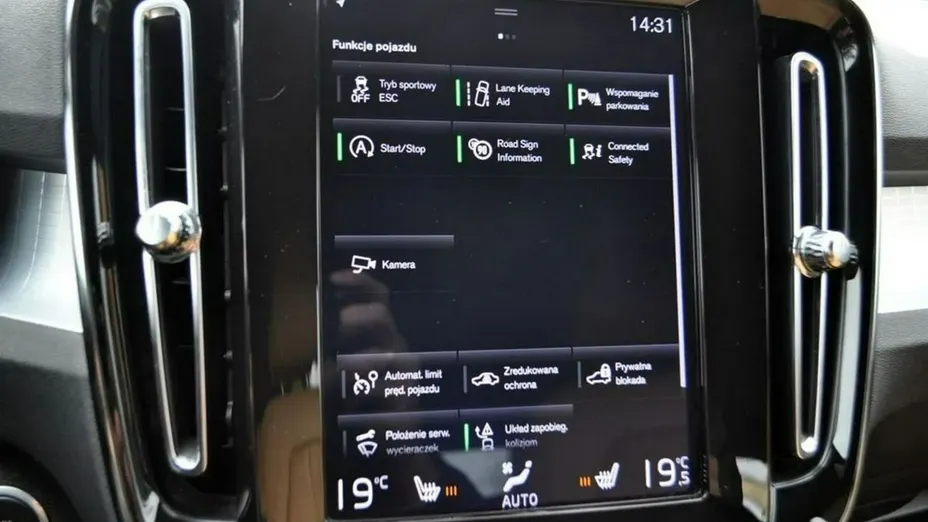 VOLVO XC40 -