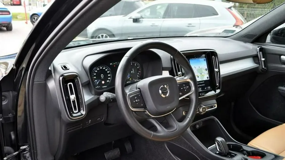 VOLVO XC40 -