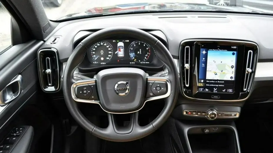 VOLVO XC40 -