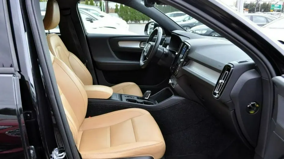 VOLVO XC40 -