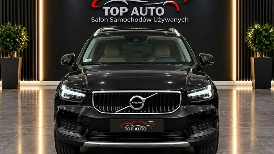 VOLVO XC40 -