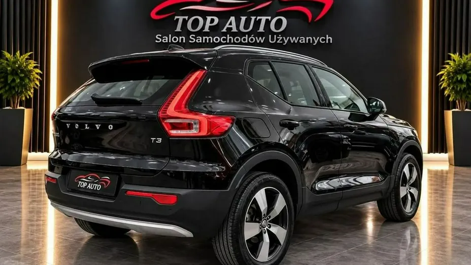 VOLVO XC40 -