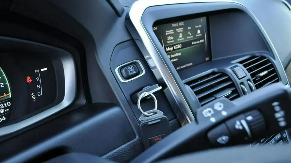 VOLVO XC60 -