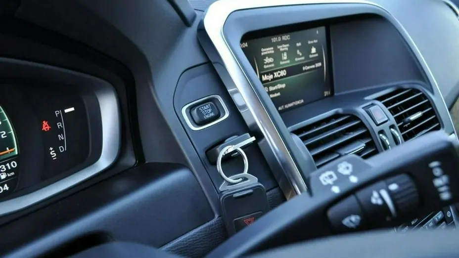 VOLVO XC60 -