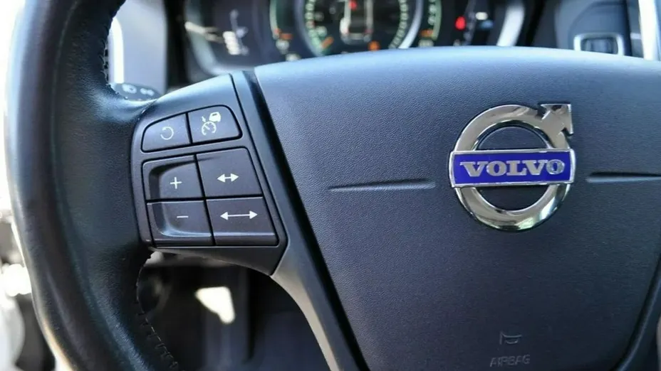 VOLVO XC60 -