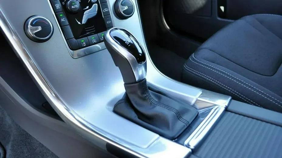 VOLVO XC60 -
