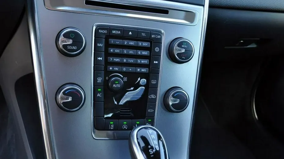 VOLVO XC60 -