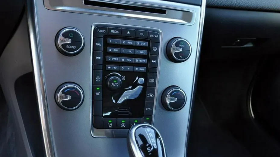 VOLVO XC60 -