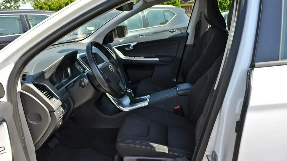 VOLVO XC60 -