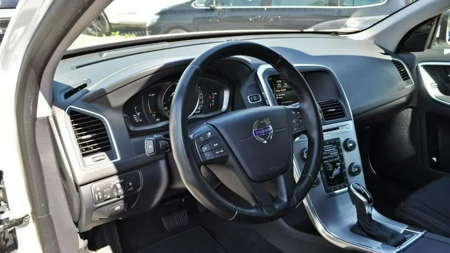 VOLVO XC60 -