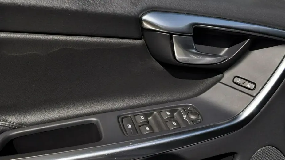 VOLVO XC60 -