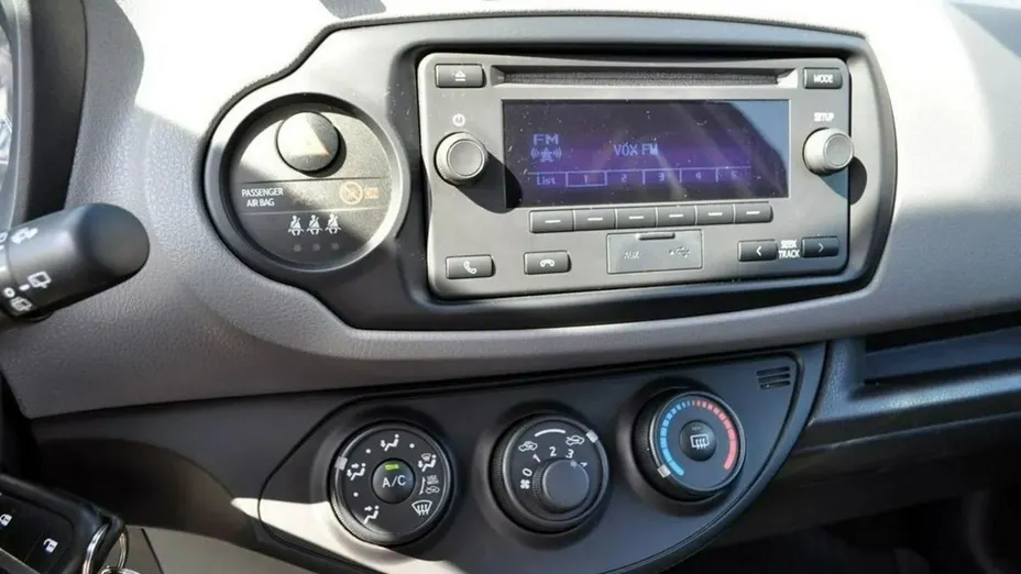 TOYOTA Yaris -