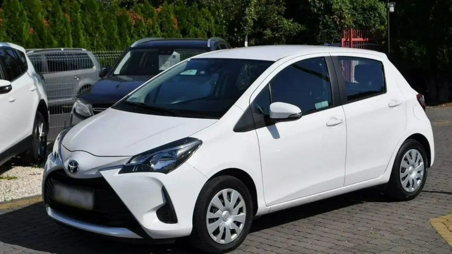 TOYOTA Yaris -