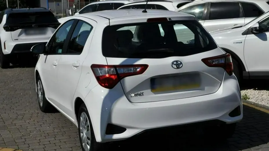 TOYOTA Yaris -