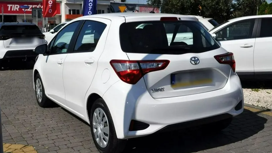 TOYOTA Yaris -