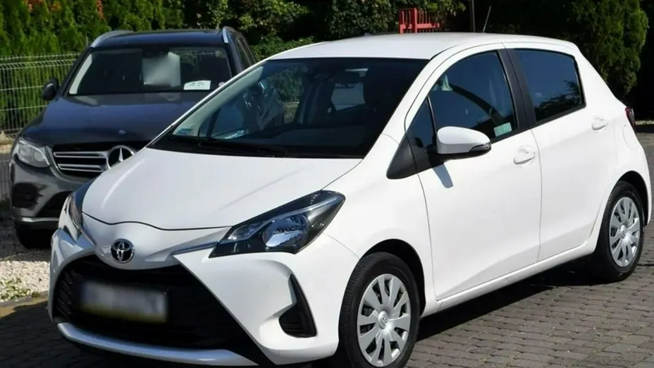 TOYOTA Yaris -