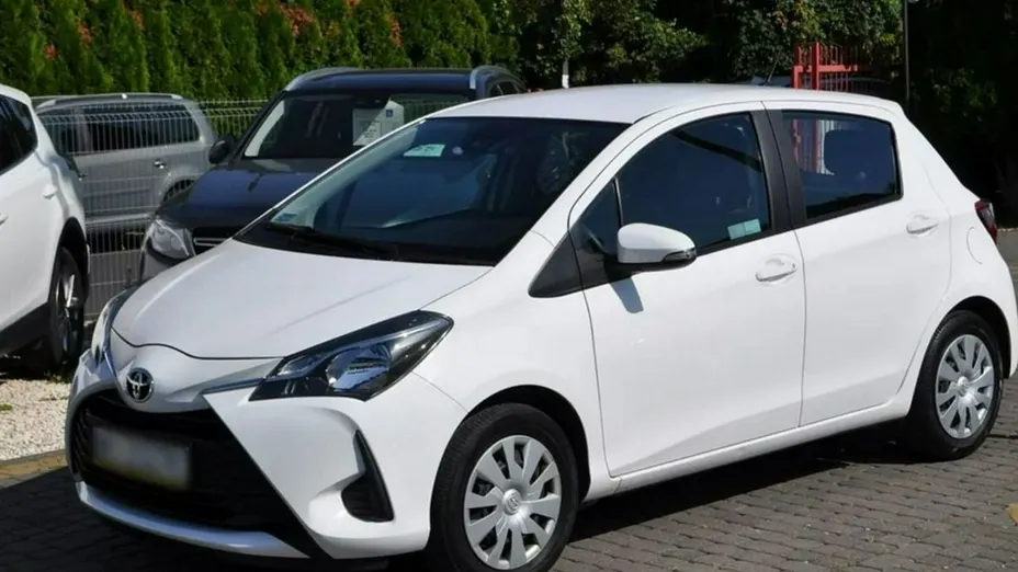 TOYOTA Yaris -