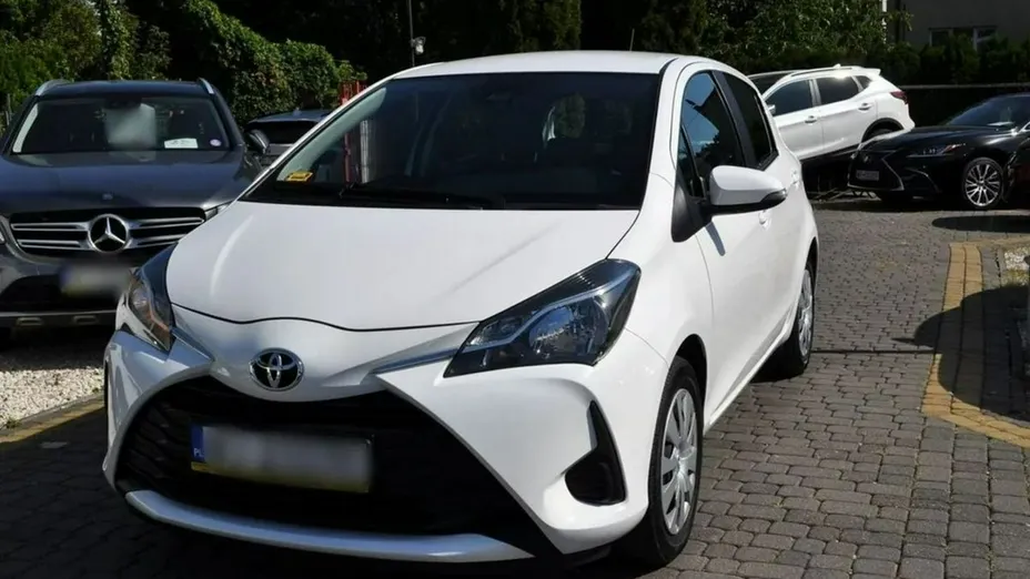 TOYOTA Yaris -