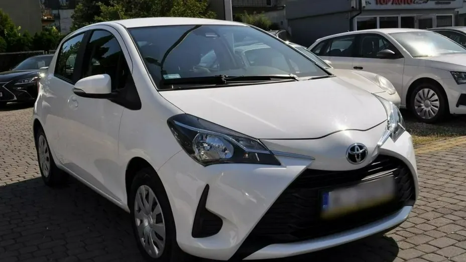 TOYOTA Yaris -