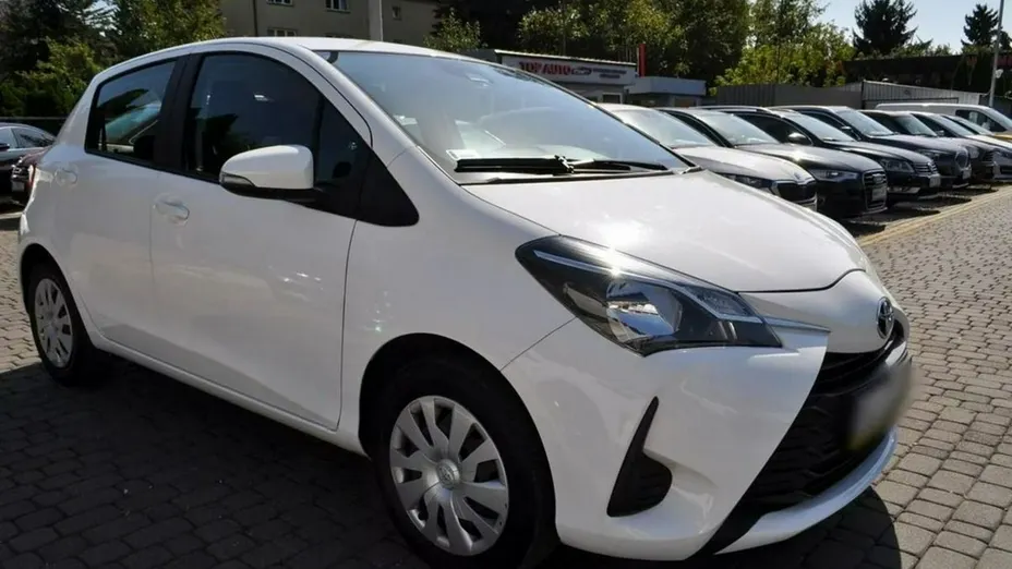 TOYOTA Yaris -