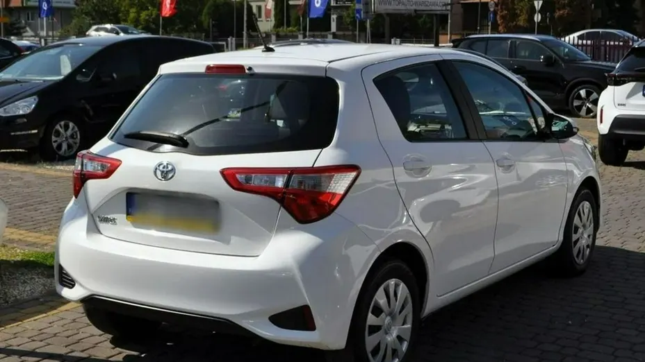 TOYOTA Yaris -