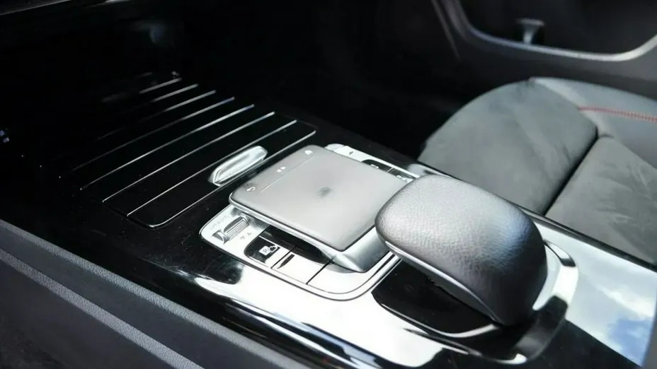 MERCEDES-BENZ CLA -