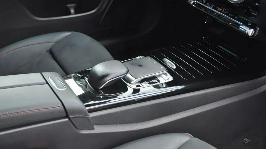 MERCEDES-BENZ CLA -
