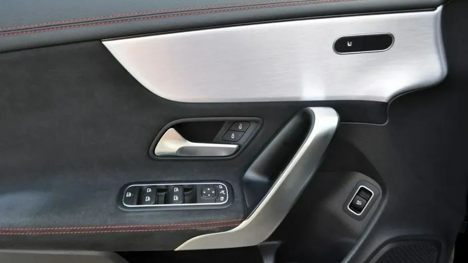 MERCEDES-BENZ CLA -