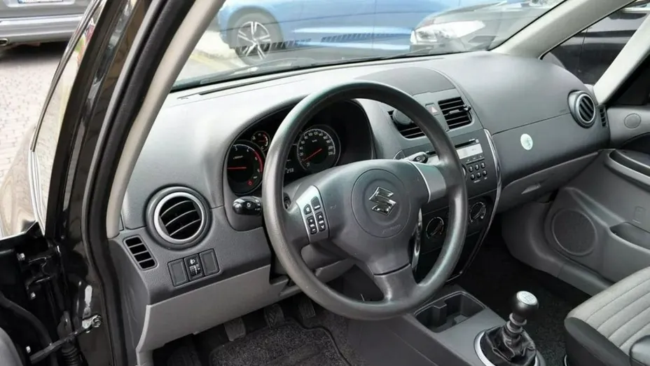 SUZUKI SX4 -