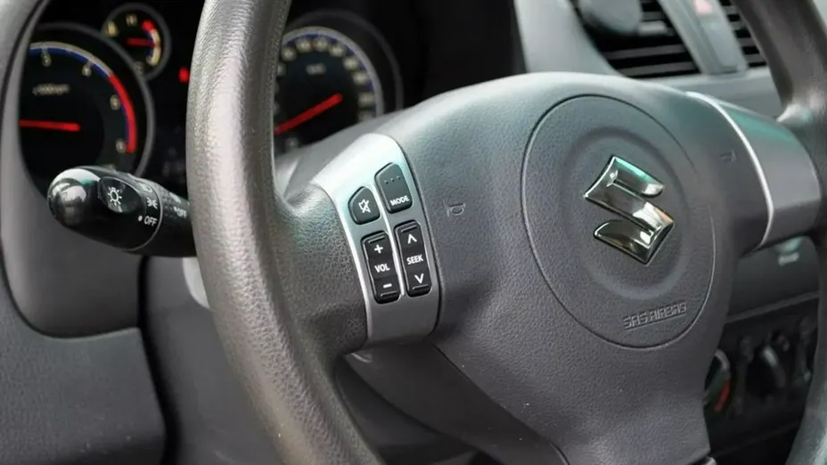 SUZUKI SX4 -
