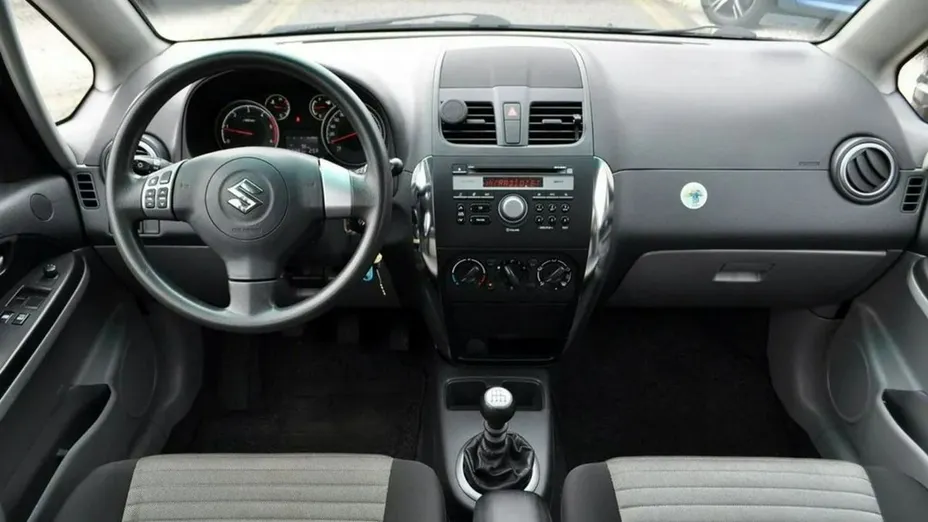 SUZUKI SX4 -
