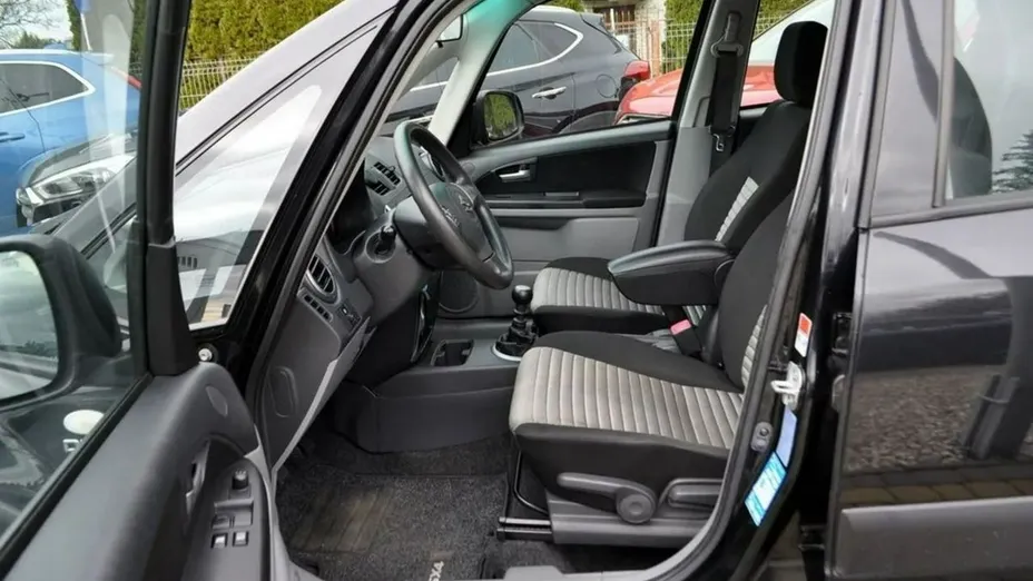 SUZUKI SX4 -