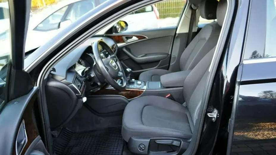 AUDI A6 -