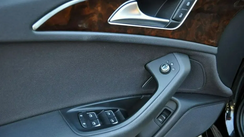 AUDI A6 -