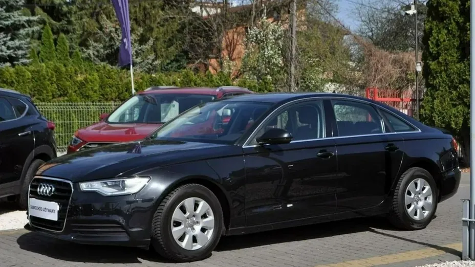 AUDI A6 -