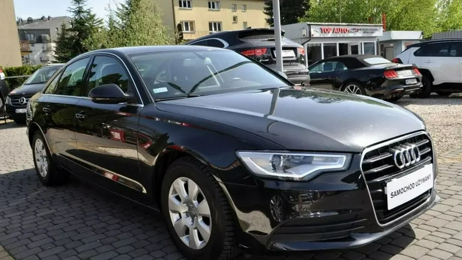 AUDI A6 -