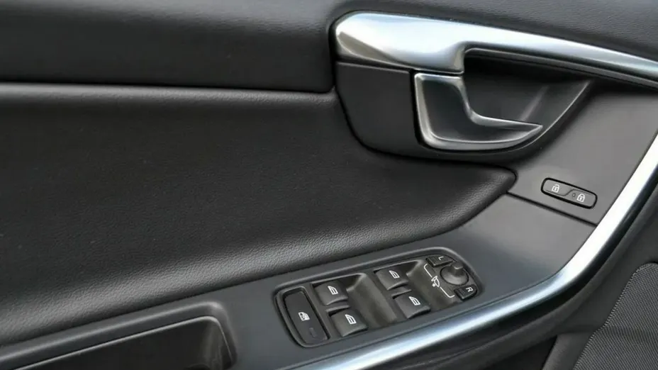 VOLVO S60 -