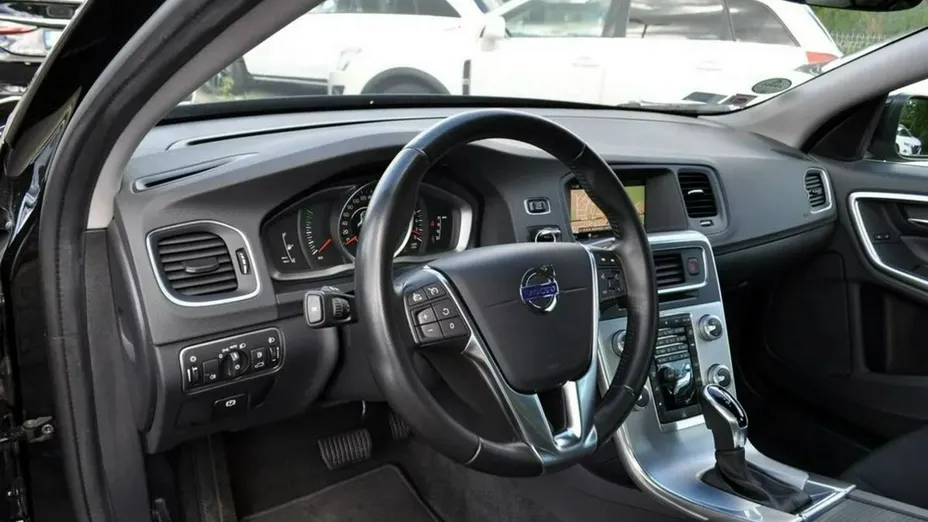 VOLVO S60 -