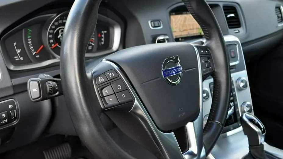 VOLVO S60 -